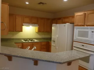 Photo #6: 2498569 Listing