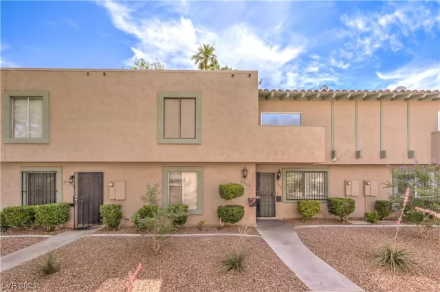 MLS: 2498578 Condo For Sale