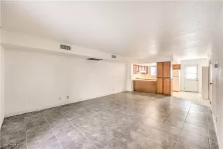 Photo #5: 2498578 Listing