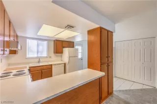 Photo #6: 2498578 Listing