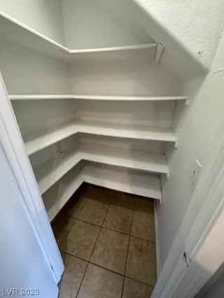 Photo #4: 2498596 Listing