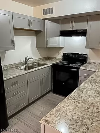 Photo #2: 2498621 Listing