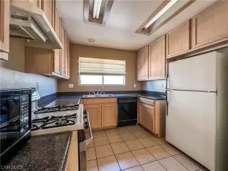 Photo #6: 2498629 Listing