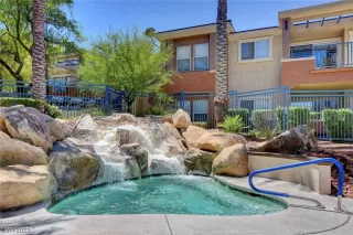 Photo #1: 2498671 Listing 