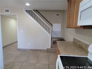 Photo #5: 2498678 Listing 