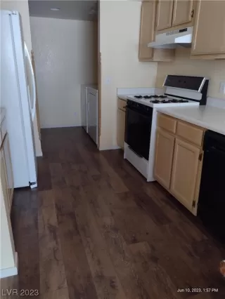 Photo #4: 2498681 Listing 