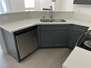 Photo #3: 2498757 Listing 