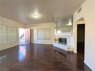 Photo #2: 2498762 Listing