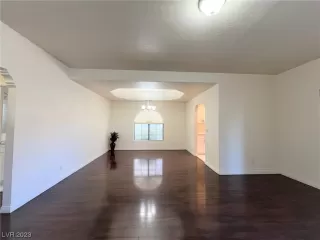 Photo #3: 2498762 Listing