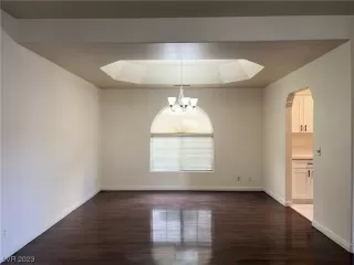 Photo #4: 2498762 Listing