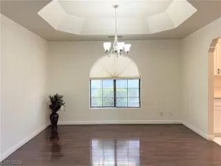 Photo #5: 2498762 Listing