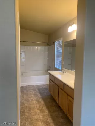 Photo #2: 2498767 Listing 