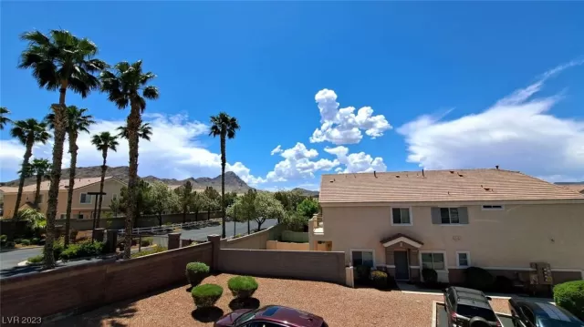 MLS: 2498772 Condo For Sale