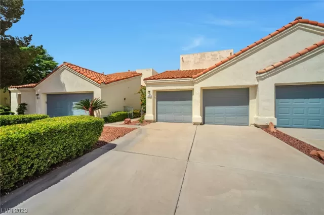 MLS: 2498775 Condo For Sale