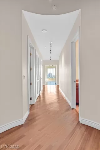 Photo #3: 2498800 Listing 