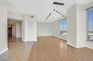 Photo #4: 2498800 Listing 