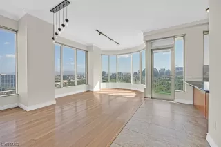 Photo #5: 2498800 Listing 