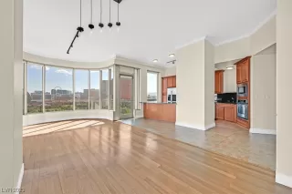 Photo #6: 2498800 Listing 