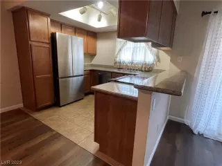 Photo #5: 2498839 Listing