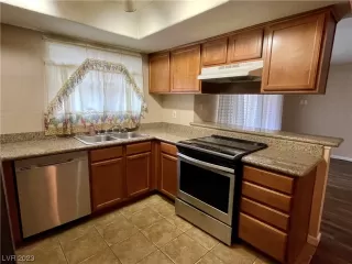 Photo #6: 2498839 Listing