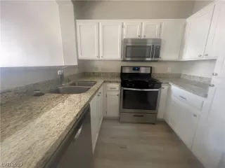 Photo #2: 2498856 Listing 