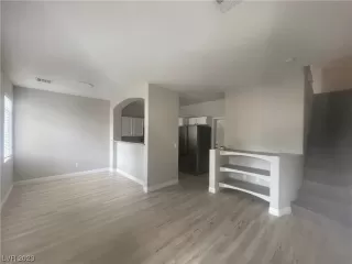 Photo #5: 2498856 Listing 