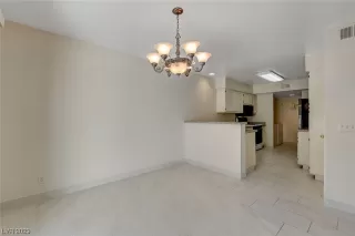 Photo #5: 2498881 Listing