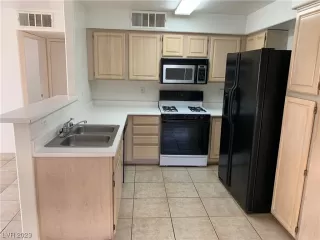 Photo #3: 2498884 Listing