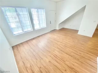 Photo #2: 2498888 Listing 