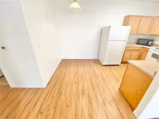 Photo #3: 2498888 Listing 