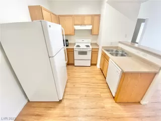 Photo #4: 2498888 Listing 