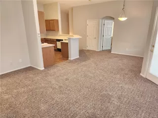 Photo #5: 2498918 Listing 