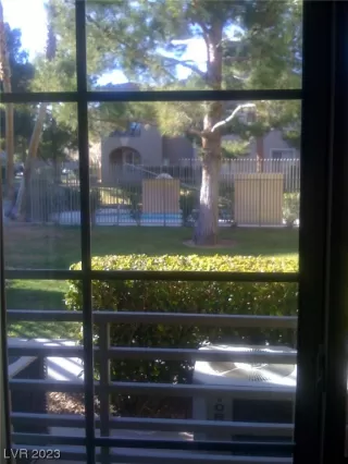 Photo #4: 2498920 Listing