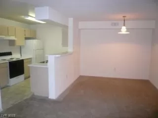 Photo #5: 2498922 Listing