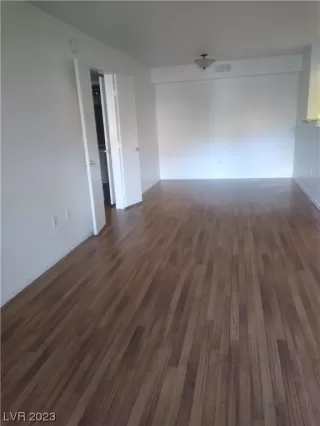 Photo #2: 2498924 Listing