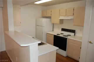 Photo #6: 2498924 Listing