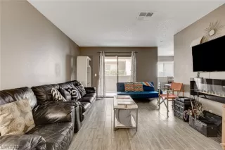 Photo #4: 2498942 Listing 