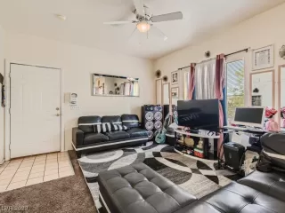 Photo #2: 2498945 Listing