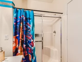 Photo #6: 2498945 Listing