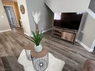 Photo #5: 2498971 Listing 