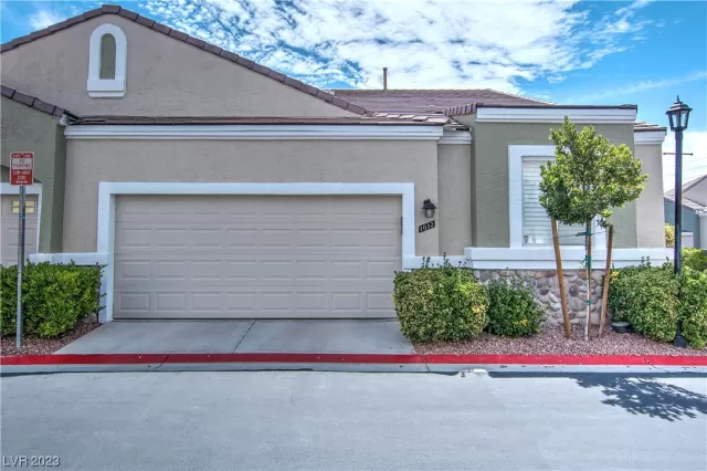 MLS: 2498977 Condo For Sale