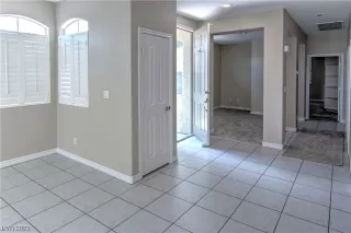 Photo #5: 2498977 Listing