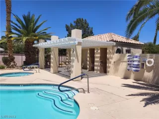 Photo #3: 2498986 Listing