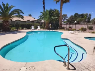 Photo #4: 2498986 Listing