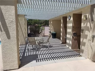 Photo #5: 2498986 Listing