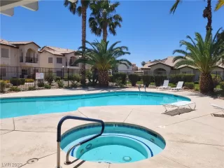 Photo #6: 2498986 Listing