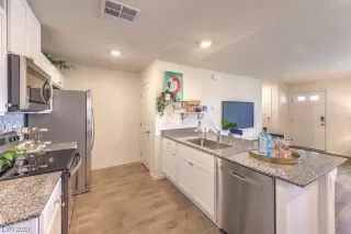 Photo #6: 2498999 Listing