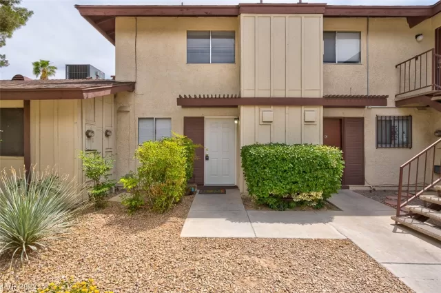 MLS: 2499037 Condo For Sale