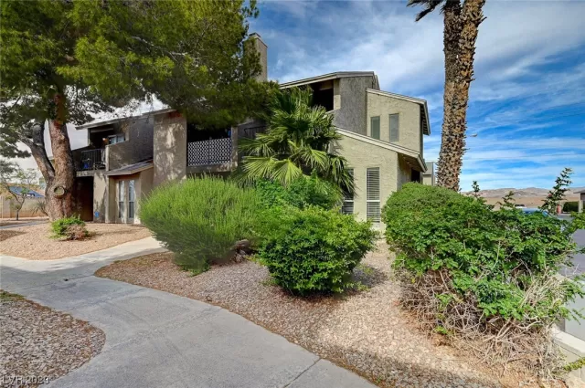 MLS: 2499043 Condo For Sale