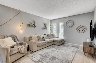 Photo #3: 2499043 Listing